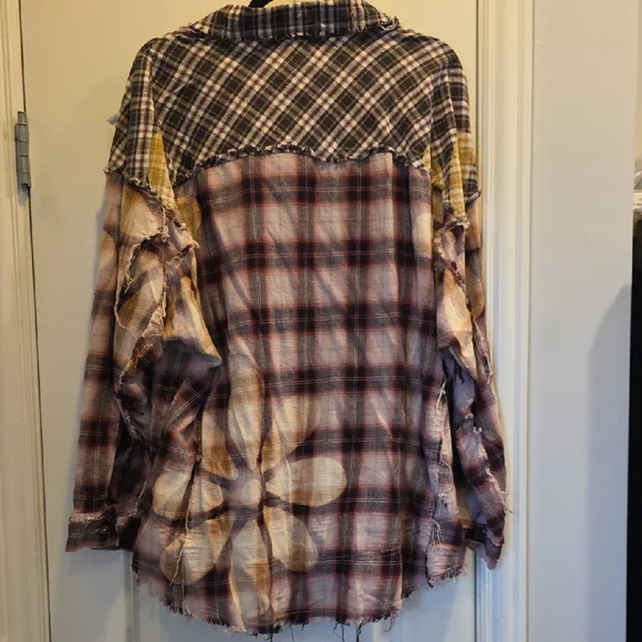 NWT Blue Velvet Plaid Button Down Shirt Size Medium - Cool Detailing! - Picture 10 of 16